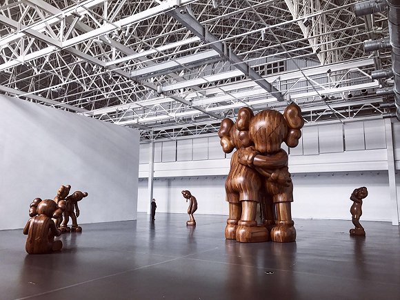 KAWS2017年在上海余德耀美术馆的展览